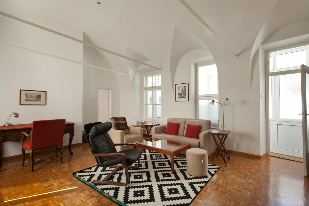Charming Apartment Laura Tour As Ljubljana By Town Hall Экстерьер фото